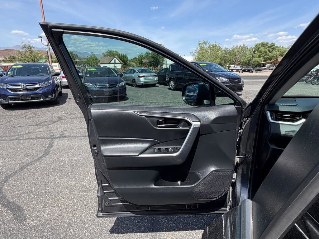 Used 2021 Toyota RAV4 LE w/ Carpet Mat Package (TMS) FWD image 20