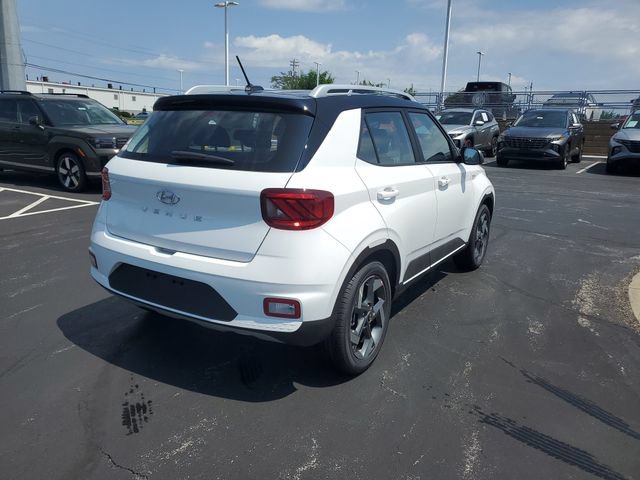 New 2026 Hyundai Venue SEL FWD image 4