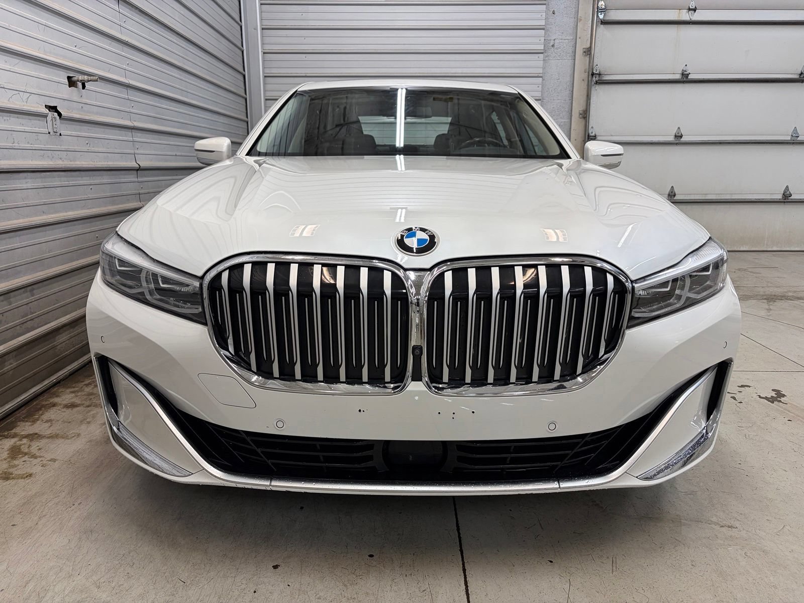 Used 2022 BMW 740i xDrive w/ Premium Package AWD/4WD image 2