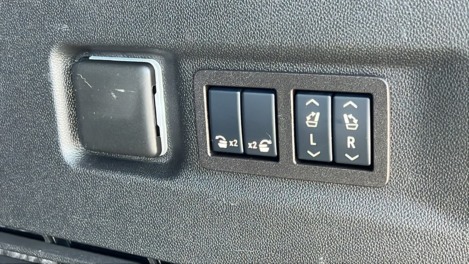 Certified 2025 GMC Yukon XL Denali AWD/4WD image 14