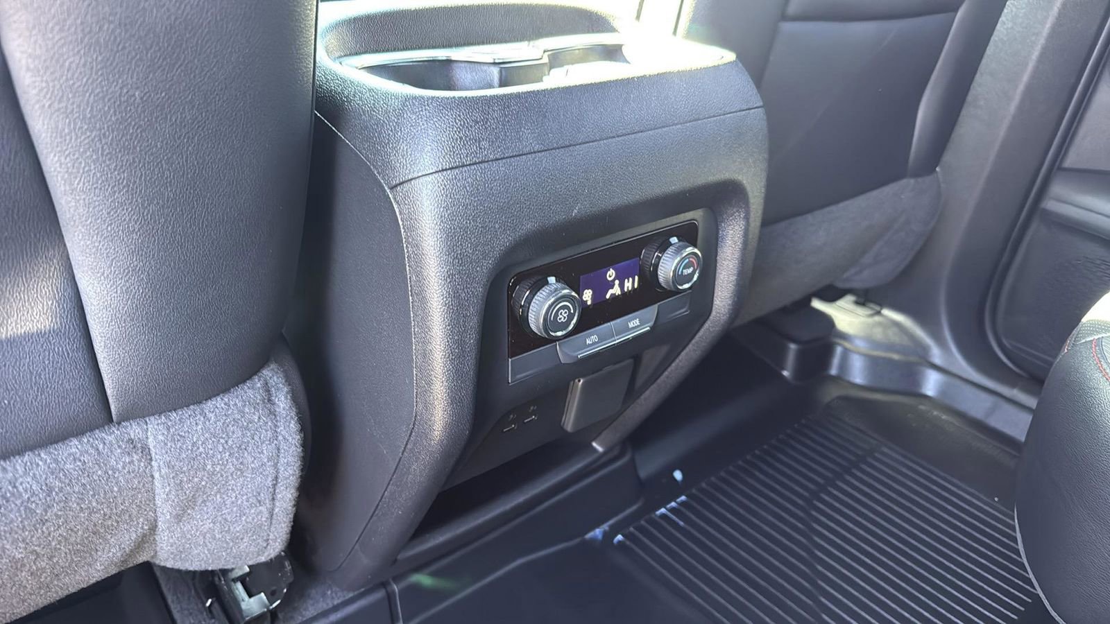 Used 2025 Chevrolet Traverse Z71 w/ Driver Confidence Package image 28