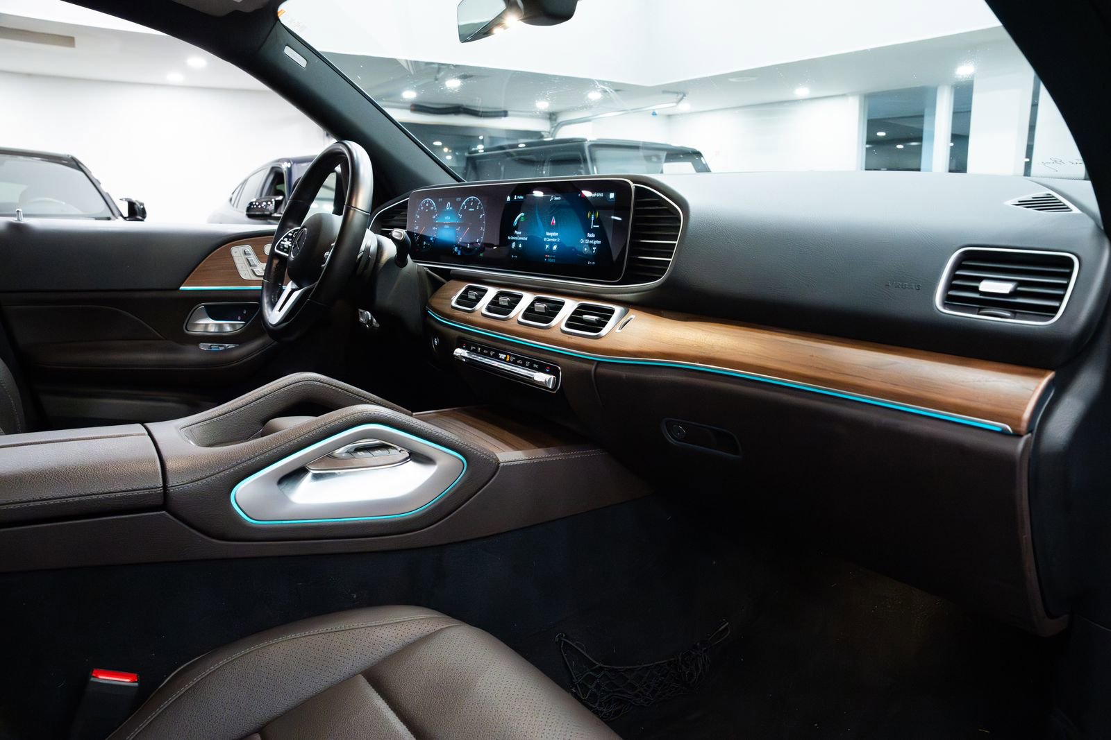 Used 2021 Mercedes-Benz GLE 350 4MATIC w/ AMG Line Exterior image 7