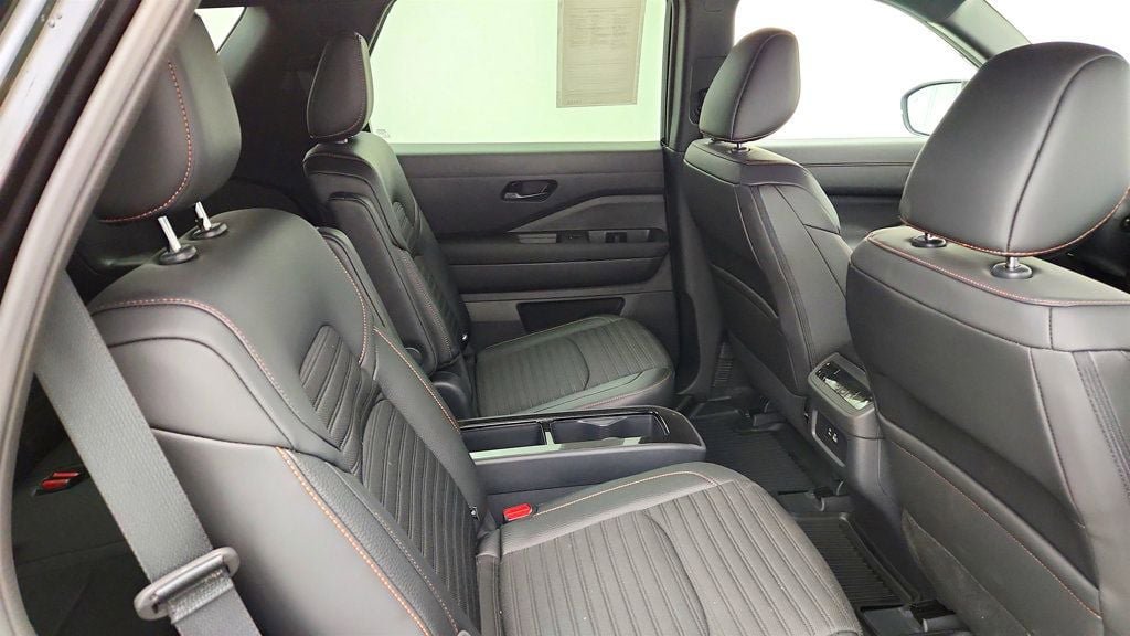 Used 2025 Nissan Pathfinder Rock Creek AWD/4WD image 22