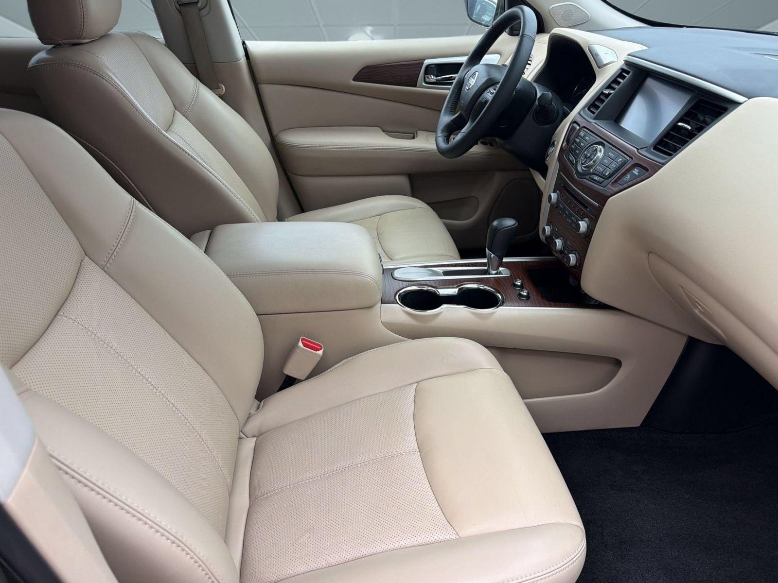 Used 2019 Nissan Pathfinder Platinum w/ Cargo Package FWD image 24