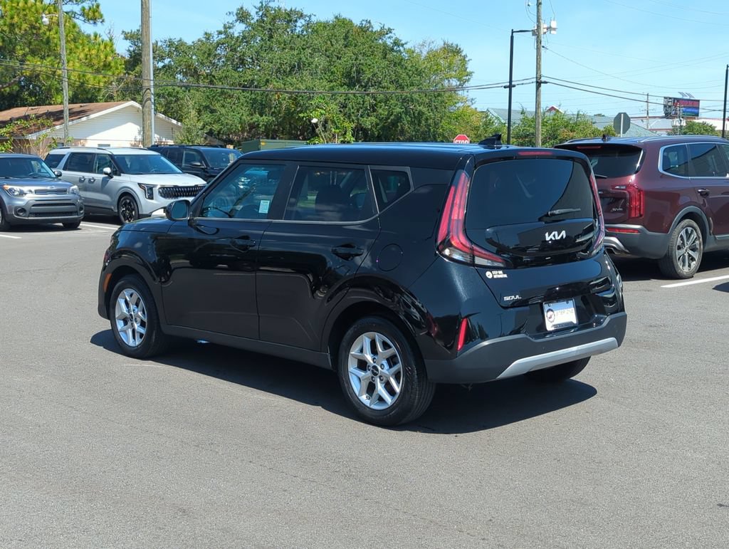 Used 2024 Kia Soul LX w/ Option Group 015 FWD image 5