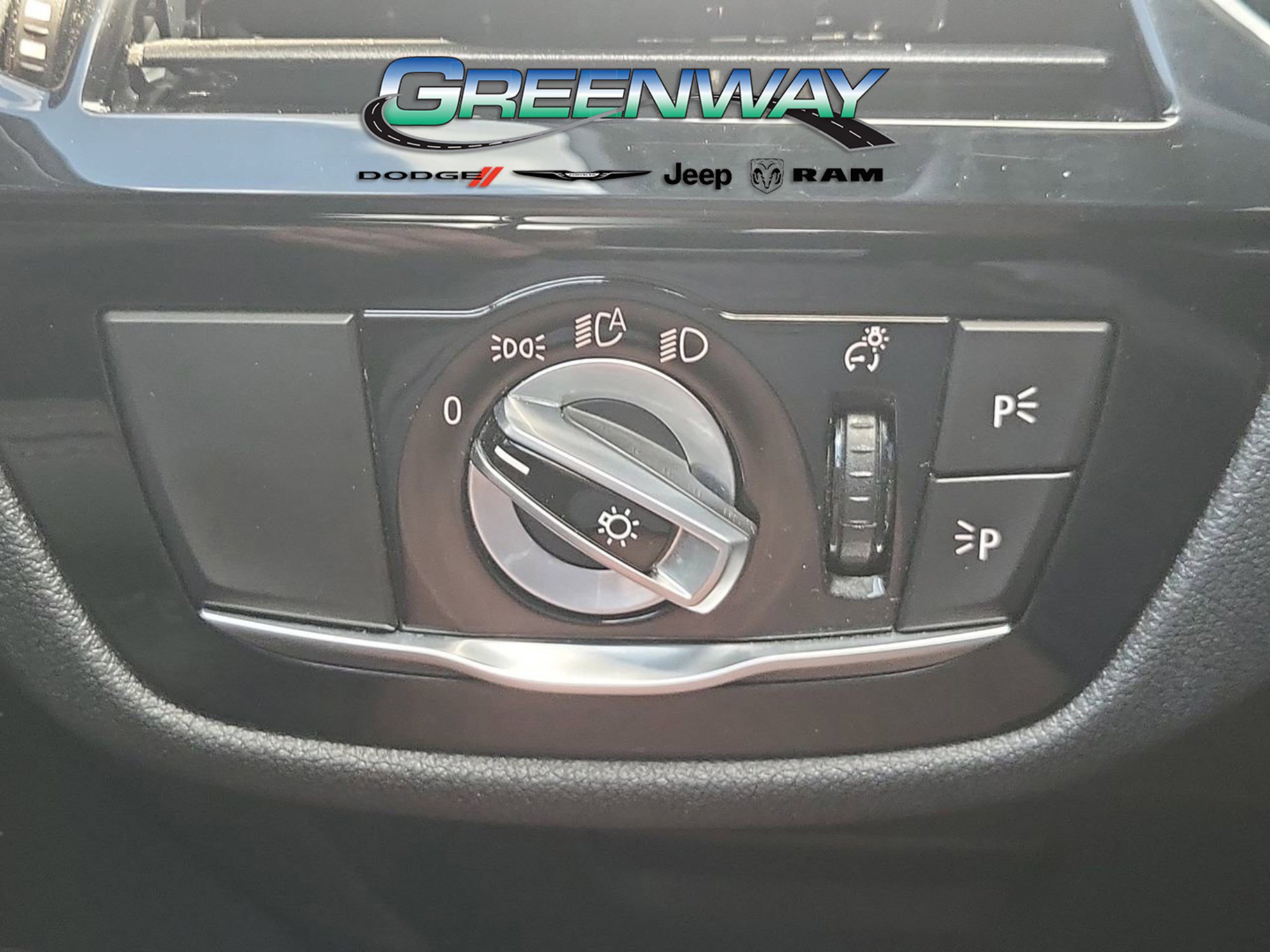 Used 2021 BMW M550i xDrive w/ Premium Package image 26