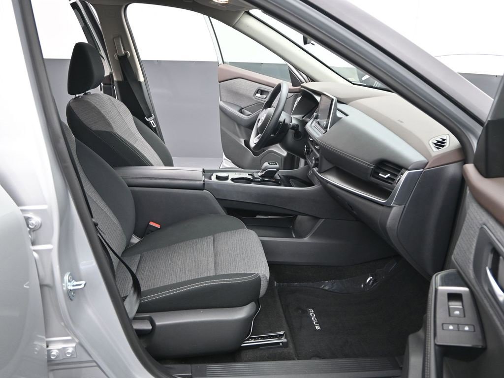 Used 2023 Nissan Rogue SV image 13