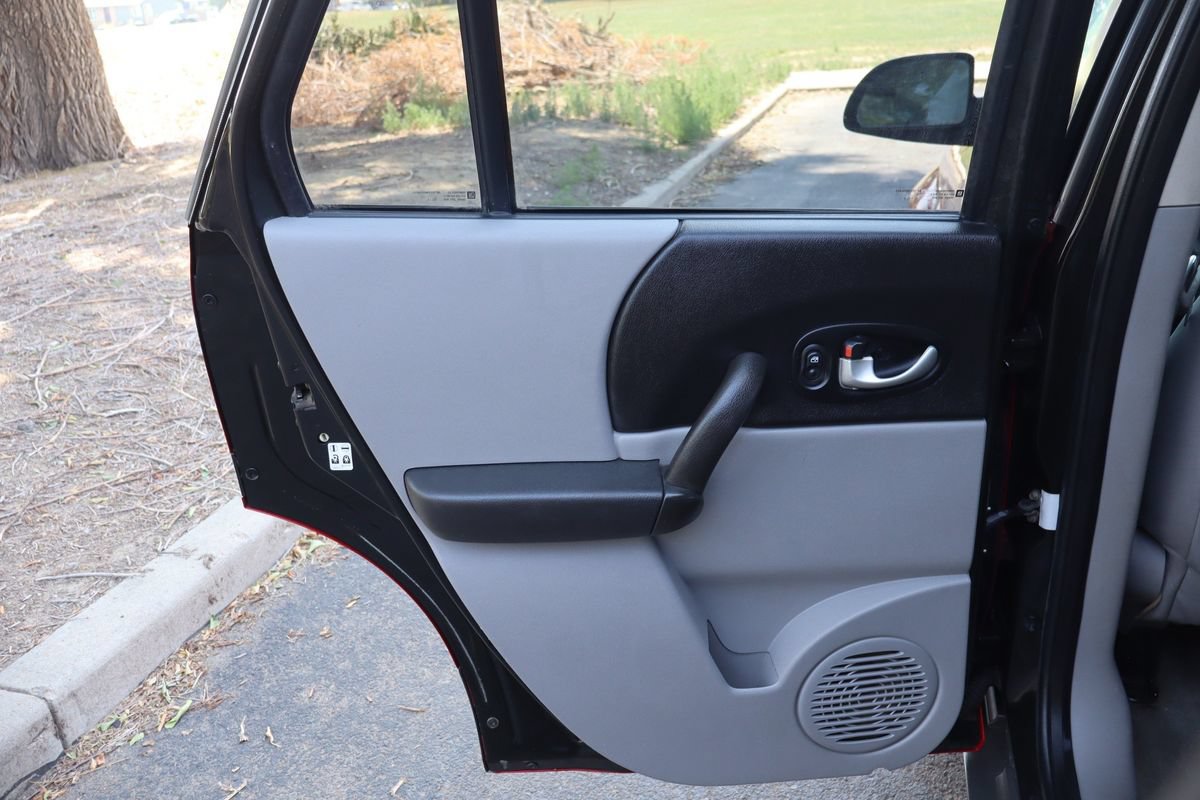 Used 2005 Saturn Vue 2WD w/ Sport Plus Pkg image 24