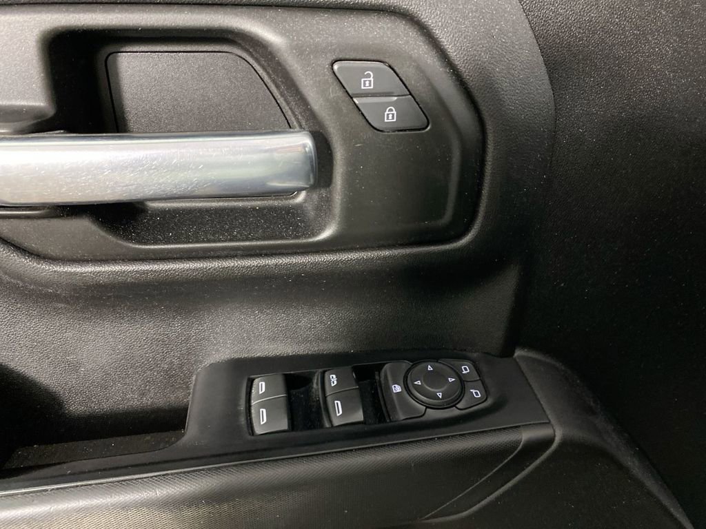 Used 2019 Chevrolet Silverado 1500 Custom w/ Custom Convenience Package image 13