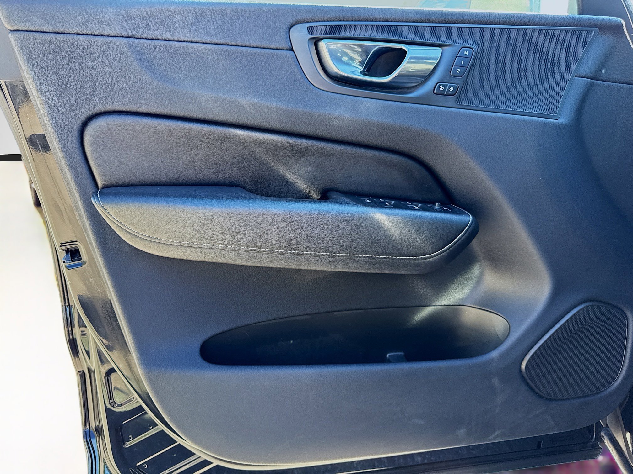 Used 2018 Volvo XC60 T6 R-Design w/ Convenience Package AWD/4WD image 21