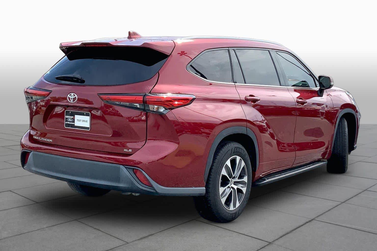 Used 2021 Toyota Highlander XLE FWD image 13