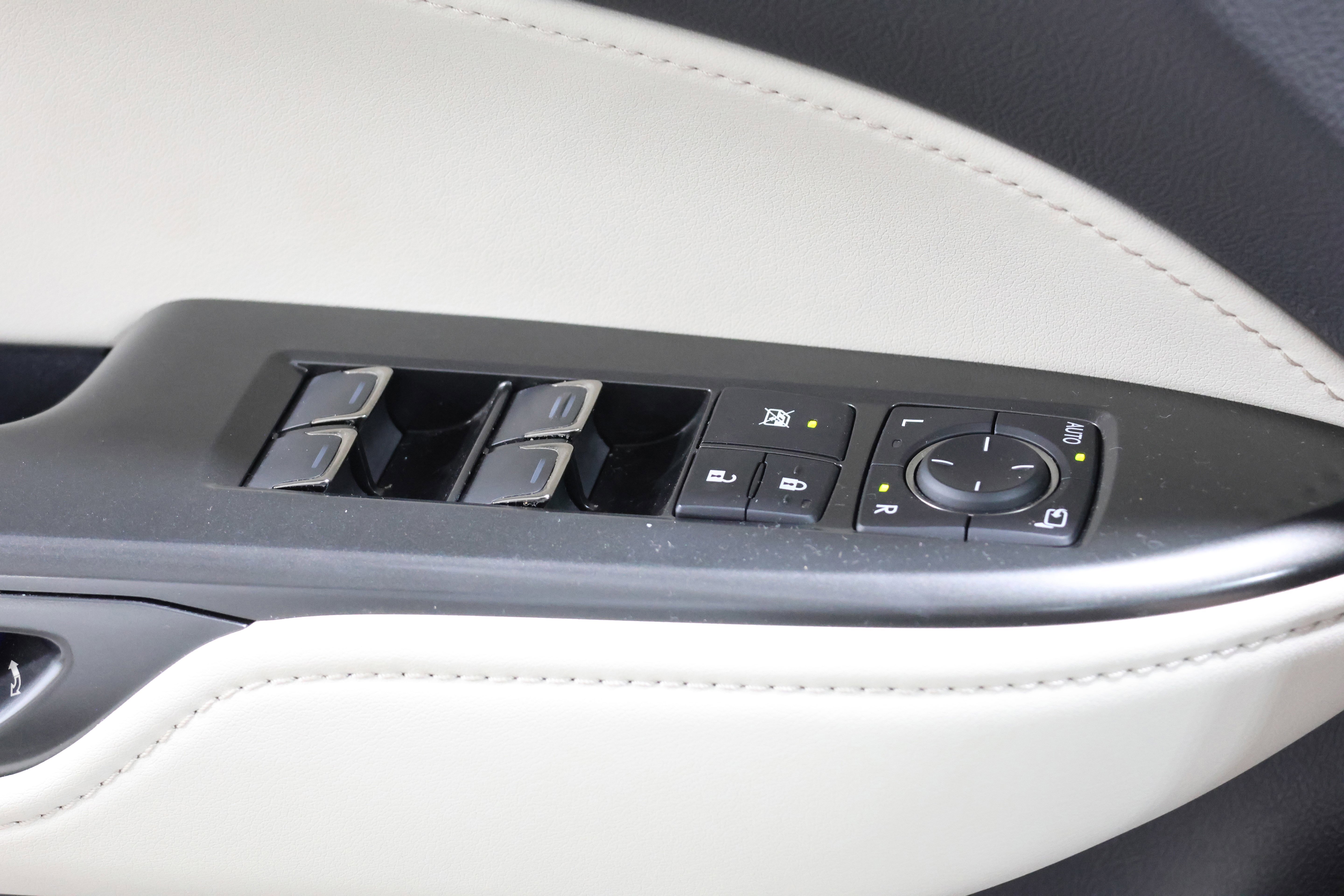 Used 2025 Lexus NX 450h+ AWD w/ Luxury Package image 14