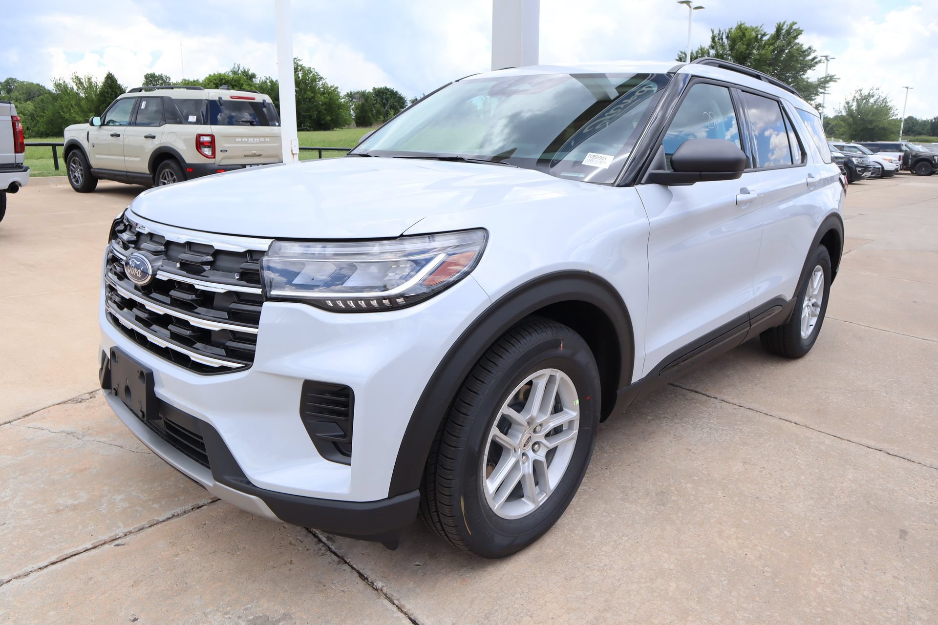 New 2026 Ford Explorer Active RWD image 12