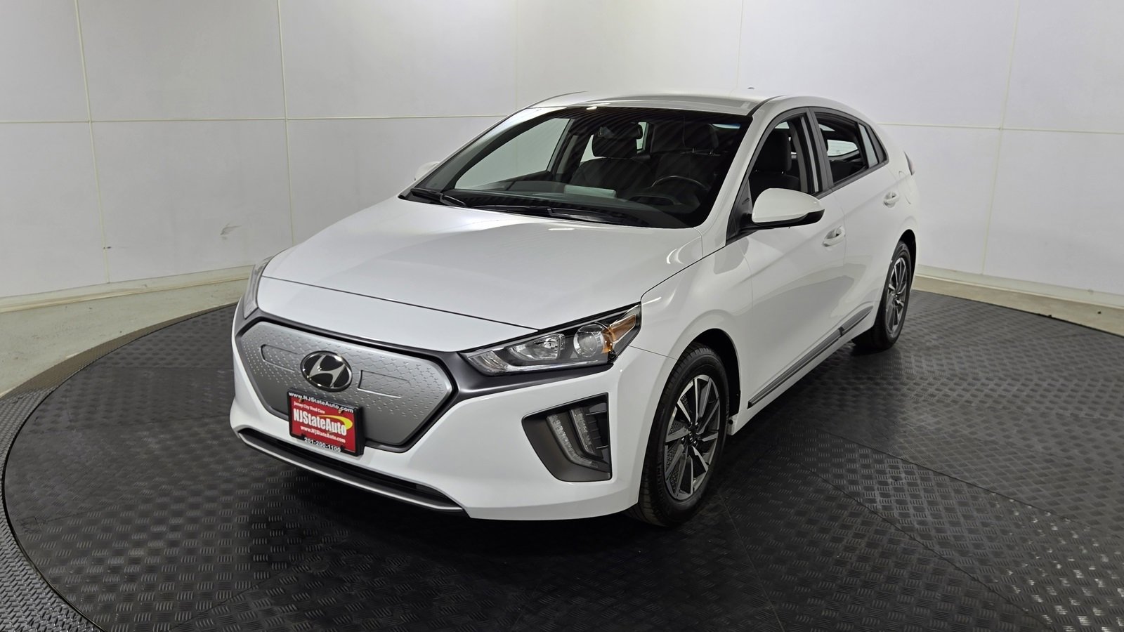 Used 2021 Hyundai Ioniq SE image 3
