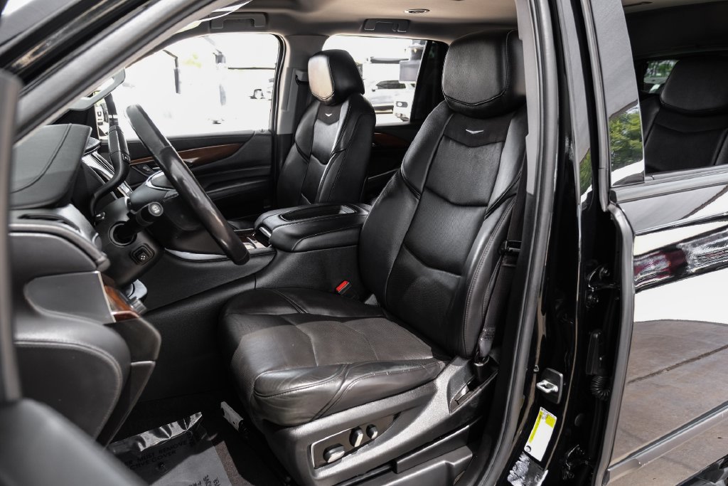 Used 2020 Cadillac Escalade 2WD image 34