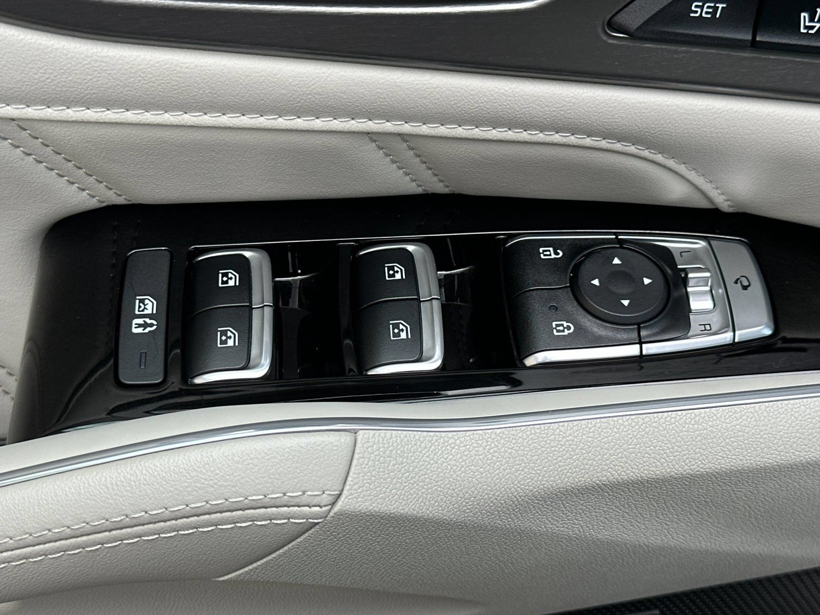 Certified 2023 Kia Sorento SX Prestige w/ Panoramic Sunroof Package AWD/4WD image 14