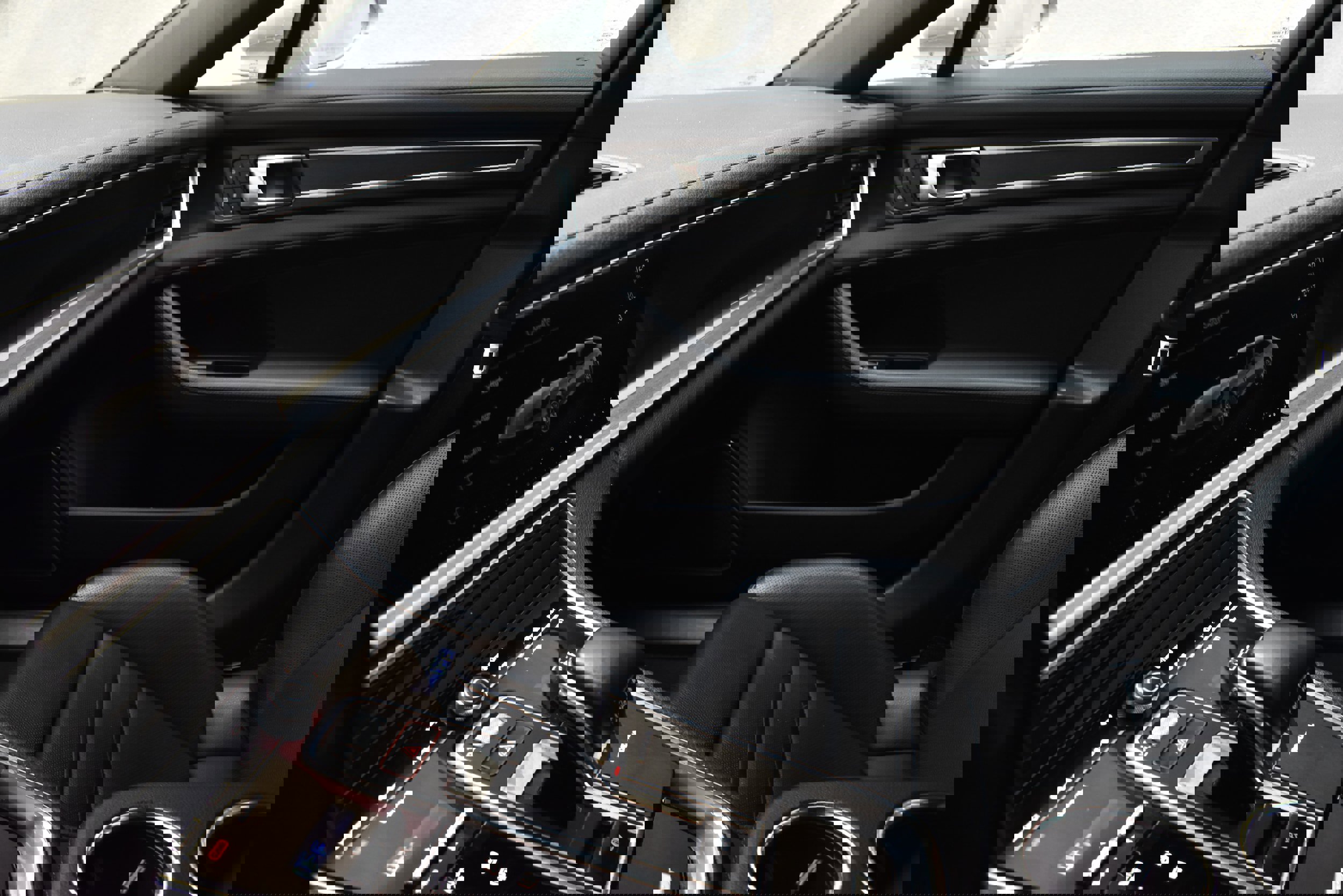 Used 2023 Porsche Panamera 4 Platinum Edition image 44