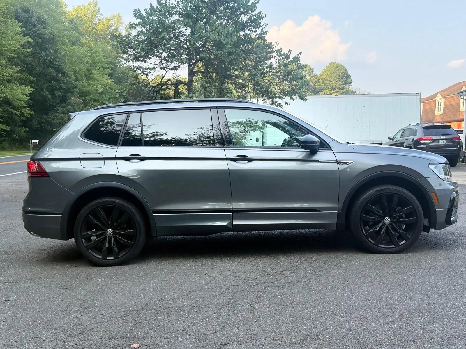 Used 2021 Volkswagen Tiguan SE R-Line w/ 3rd Row Seat Package AWD/4WD image 8