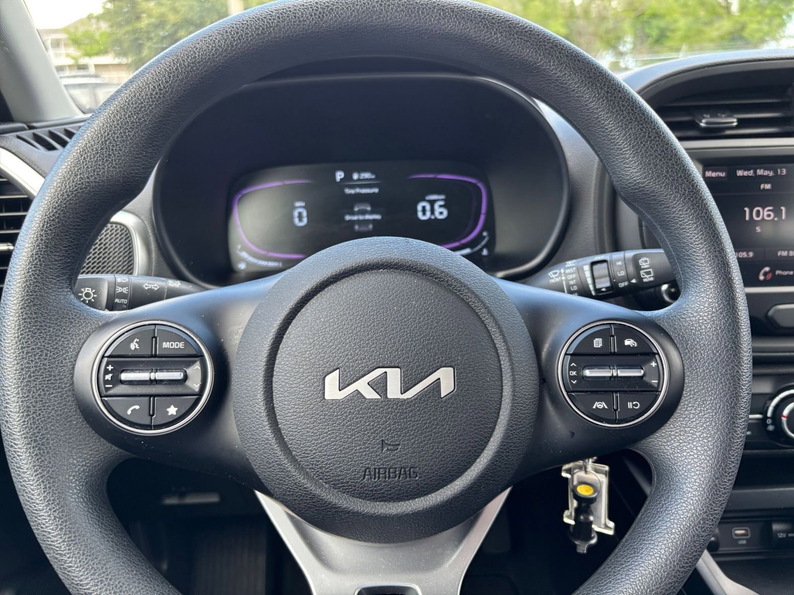 Used 2025 Kia Soul LX w/ LX Technology Package FWD image 25