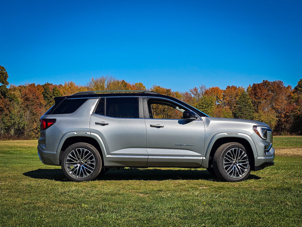 New 2027 GMC Terrain Denali AWD/4WD image 2