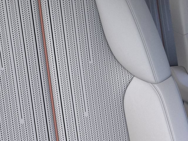 New 2027 Cadillac Vistiq Luxury w/ LPO, Floor Liner Package AWD/4WD image 21