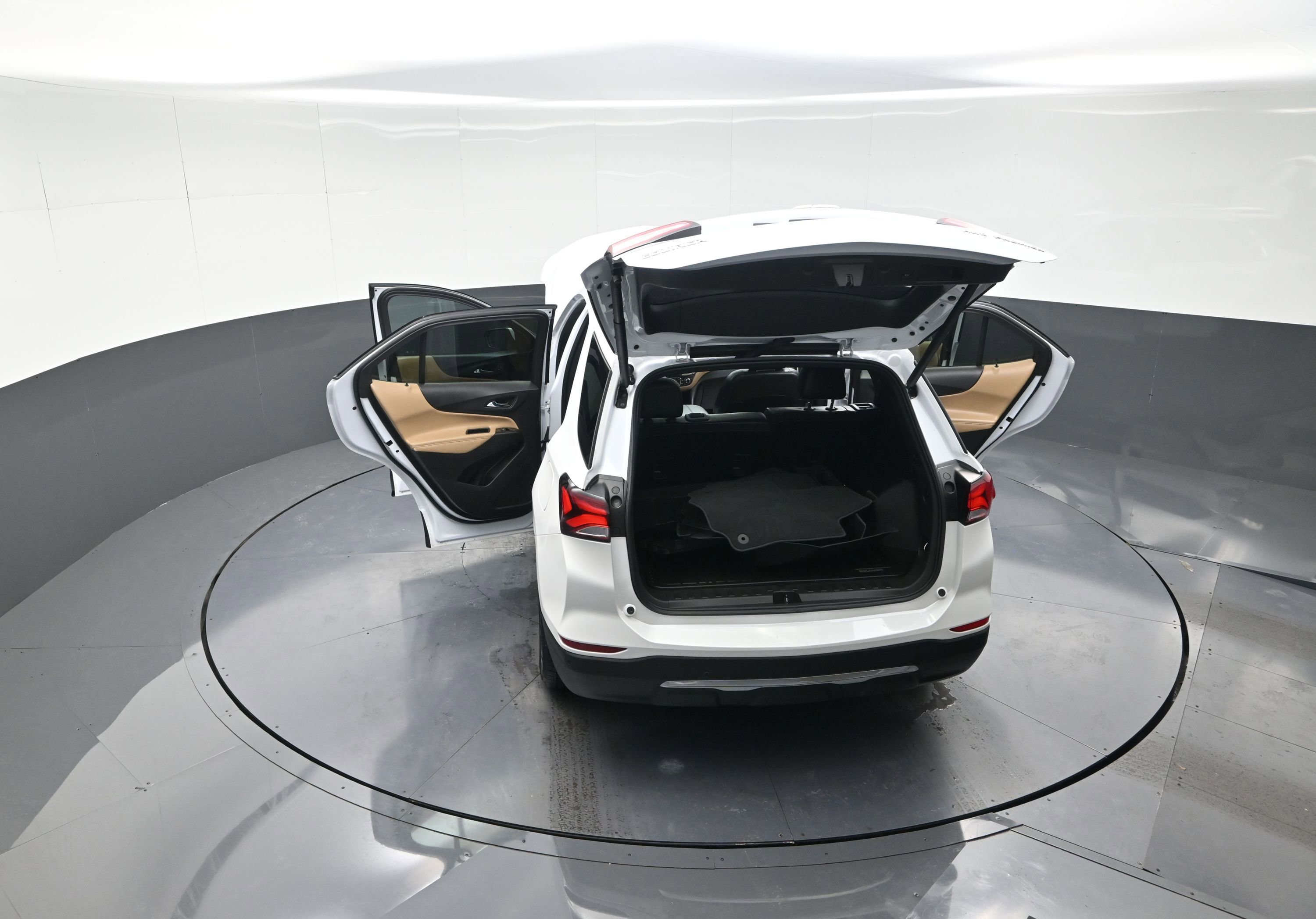 Used 2023 Chevrolet Equinox Premier image 15