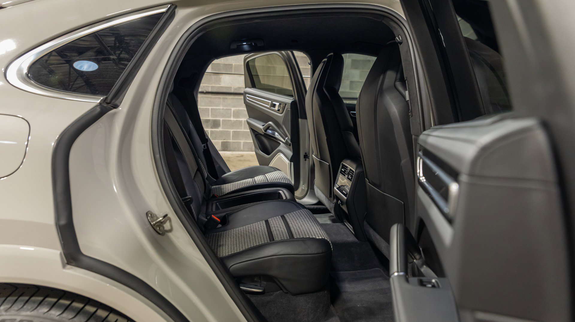 Used 2021 Porsche Cayenne Turbo S image 58