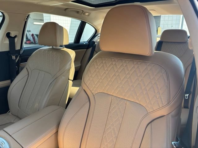 Used 2021 BMW 750i xDrive w/ Autobahn Package AWD/4WD image 17