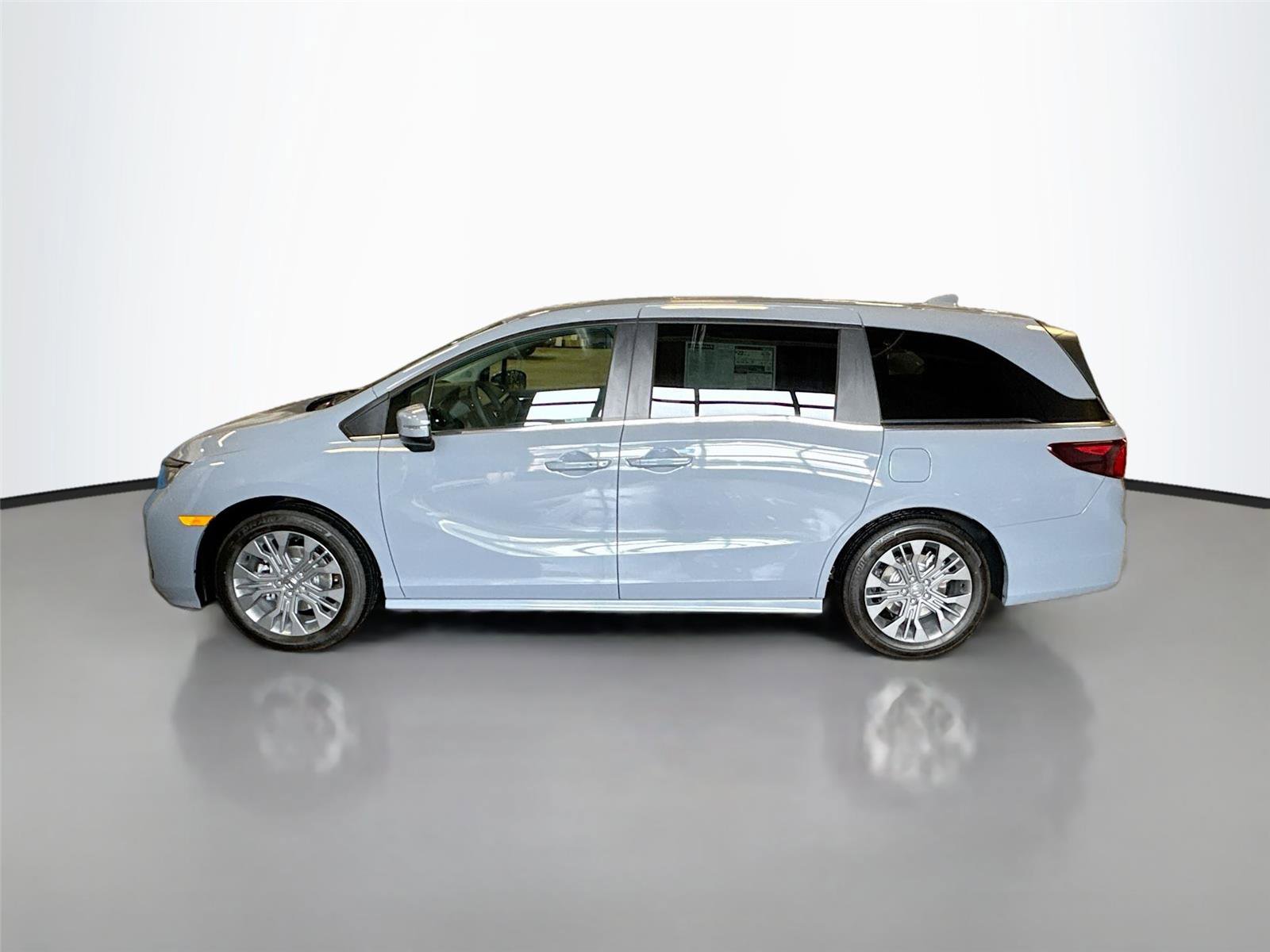 New 2026 Honda Odyssey Touring image 4