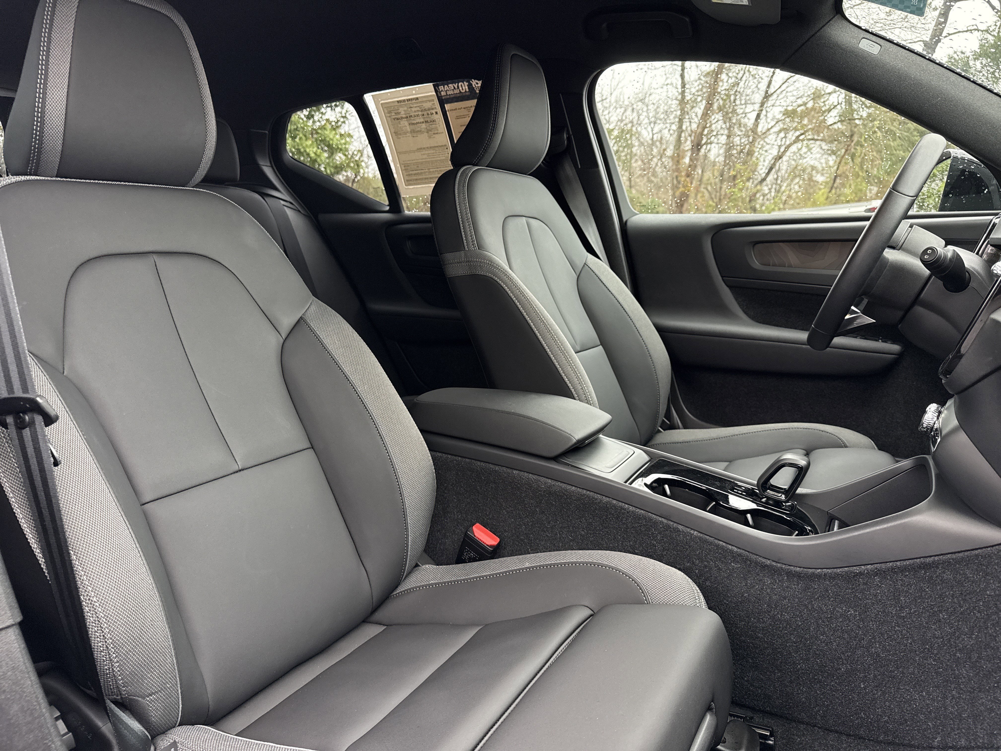 Used 2023 Volvo XC40 Recharge Core image 31