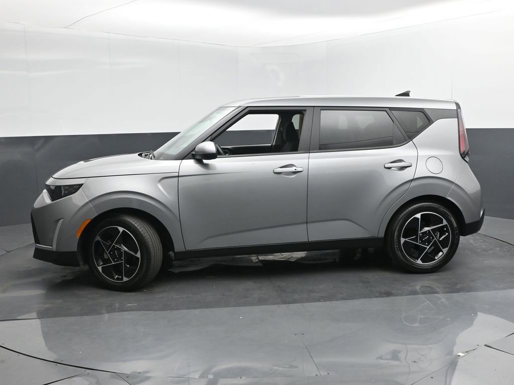 Used 2023 Kia Soul EX image 2
