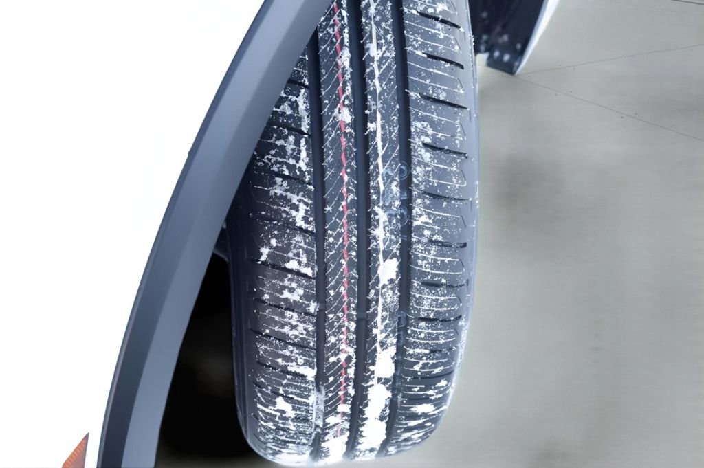 Used 2024 Toyota Prius LE image 4