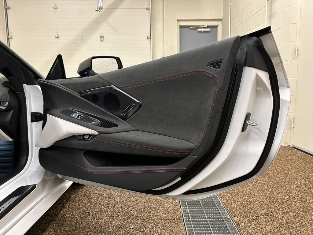 Used 2023 Chevrolet Corvette Stingray Premium Conv w/ Z51 Performance Package RWD image 10