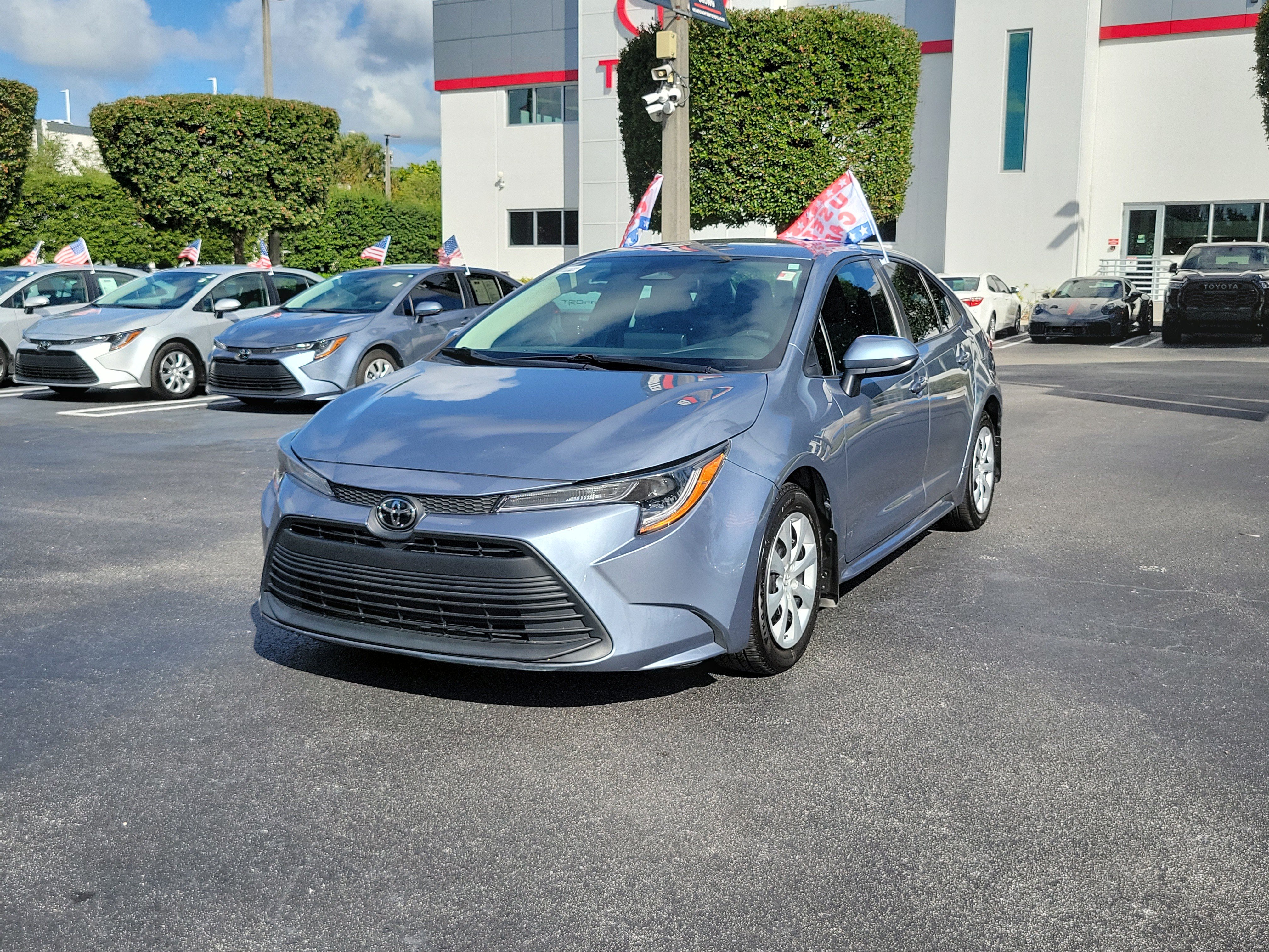 Used 2023 Toyota Corolla LE FWD image 5