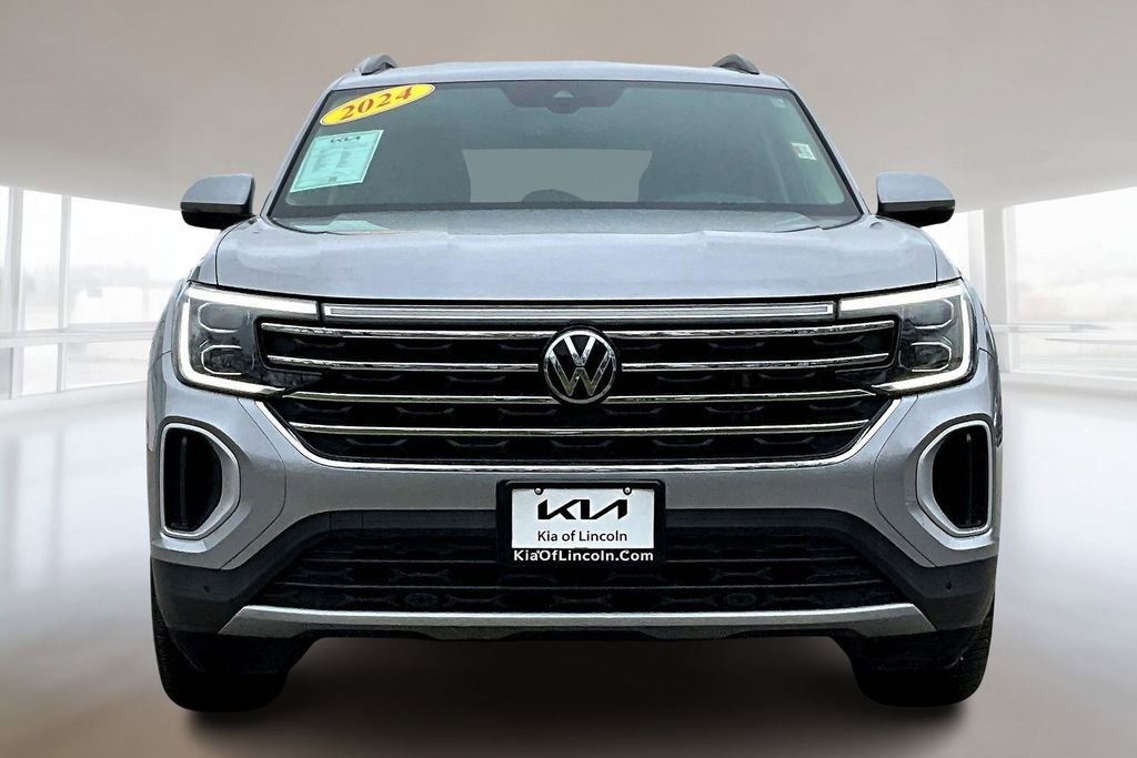 Used 2024 Volkswagen Atlas SE image 2