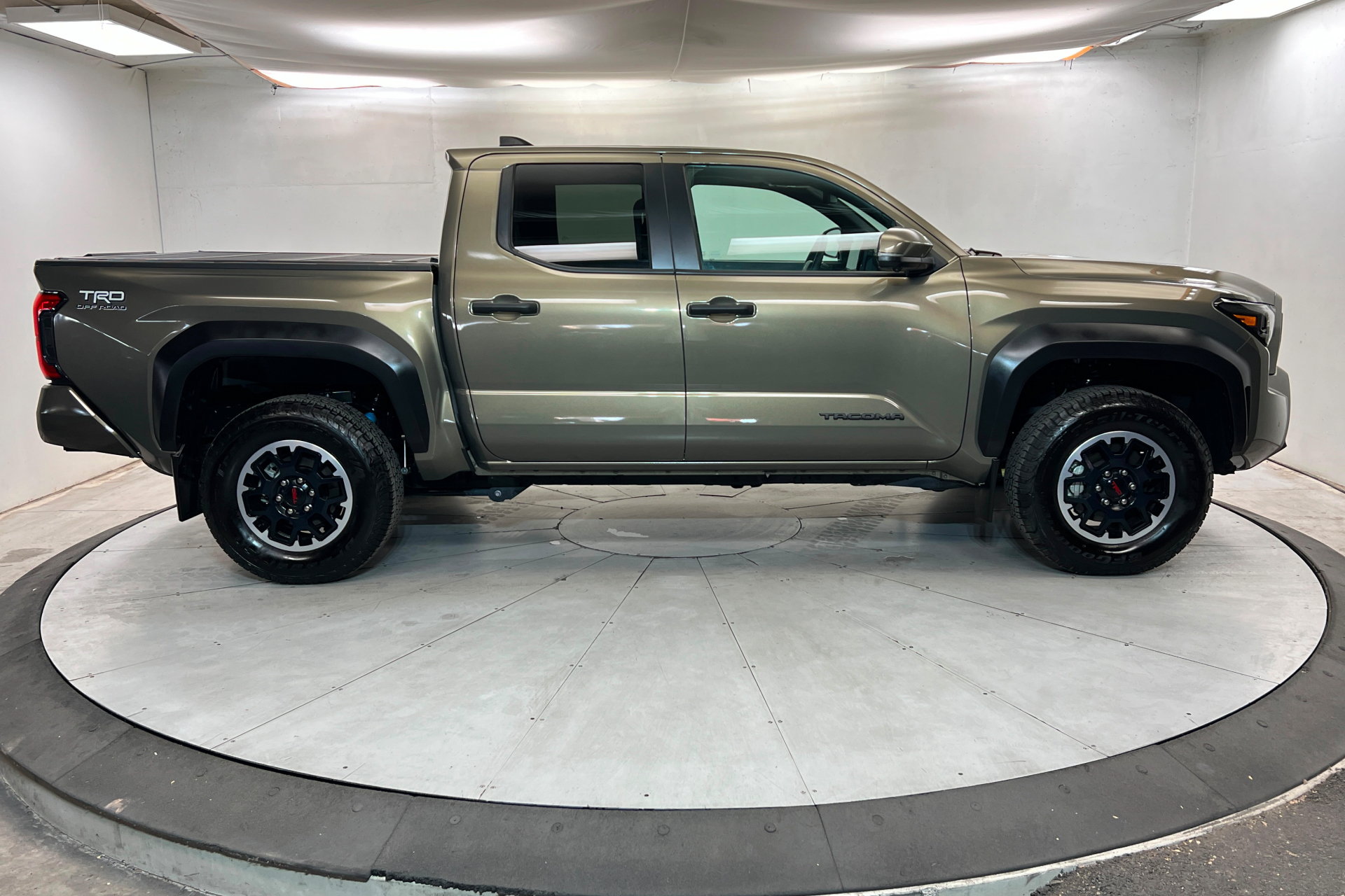 Used 2024 Toyota Tacoma TRD Off-Road AWD/4WD image 7