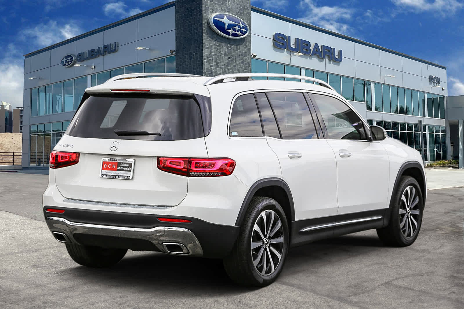 Used 2021 Mercedes-Benz GLB 250 w/ Premium Package image 6