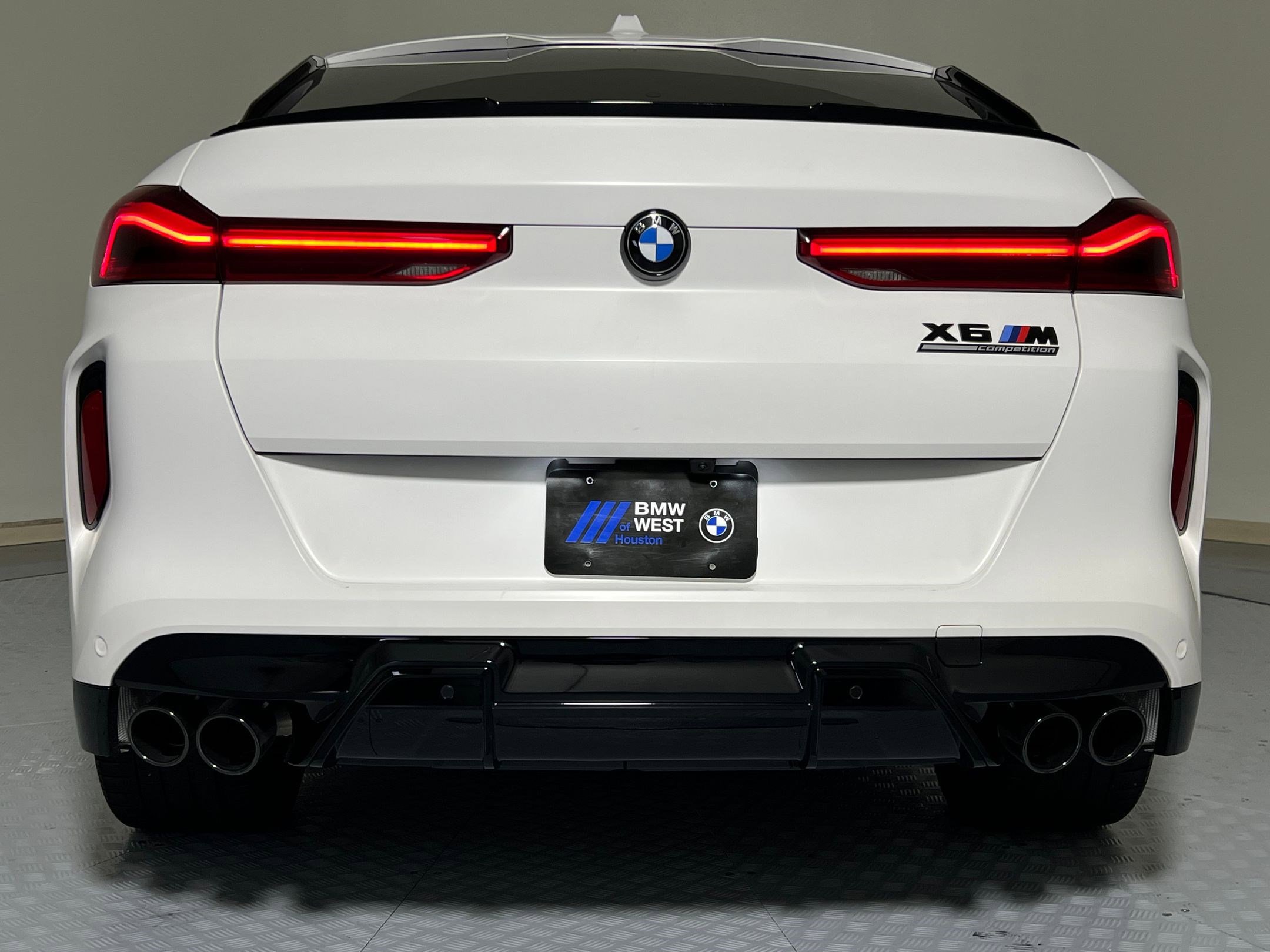 Used 2024 BMW X6 M Competition w/ Executive Package image 9