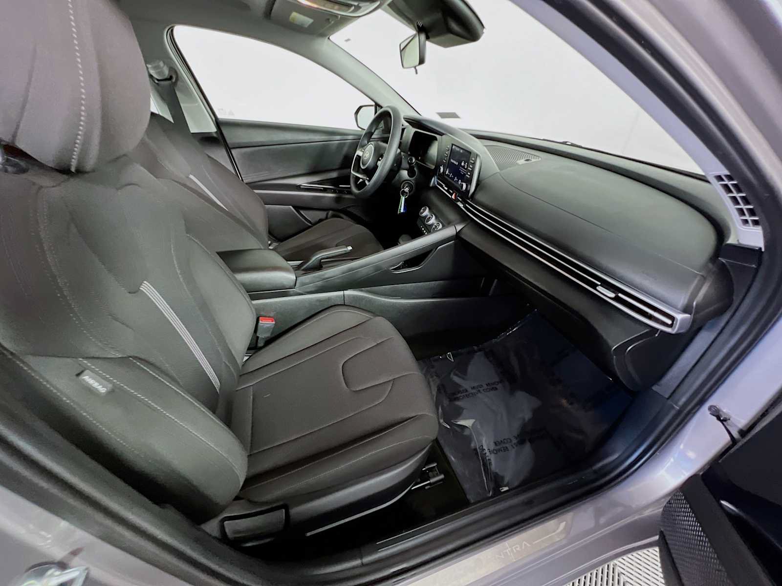 Certified 2025 Hyundai Elantra SE FWD image 26