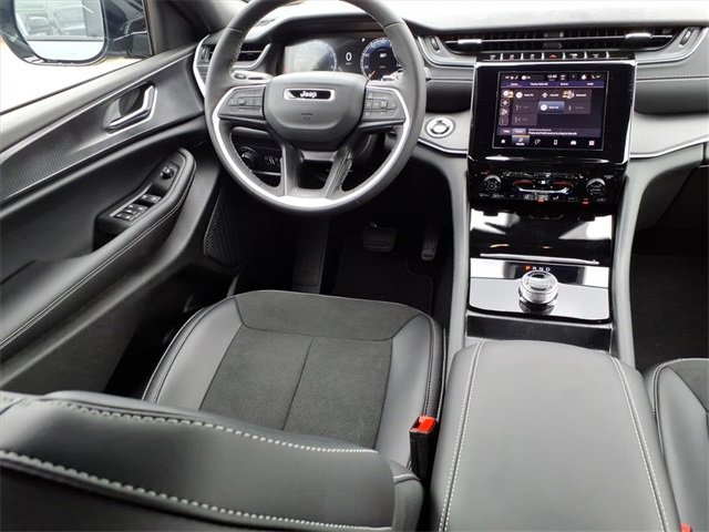 New 2025 Jeep Grand Cherokee L Altitude image 4