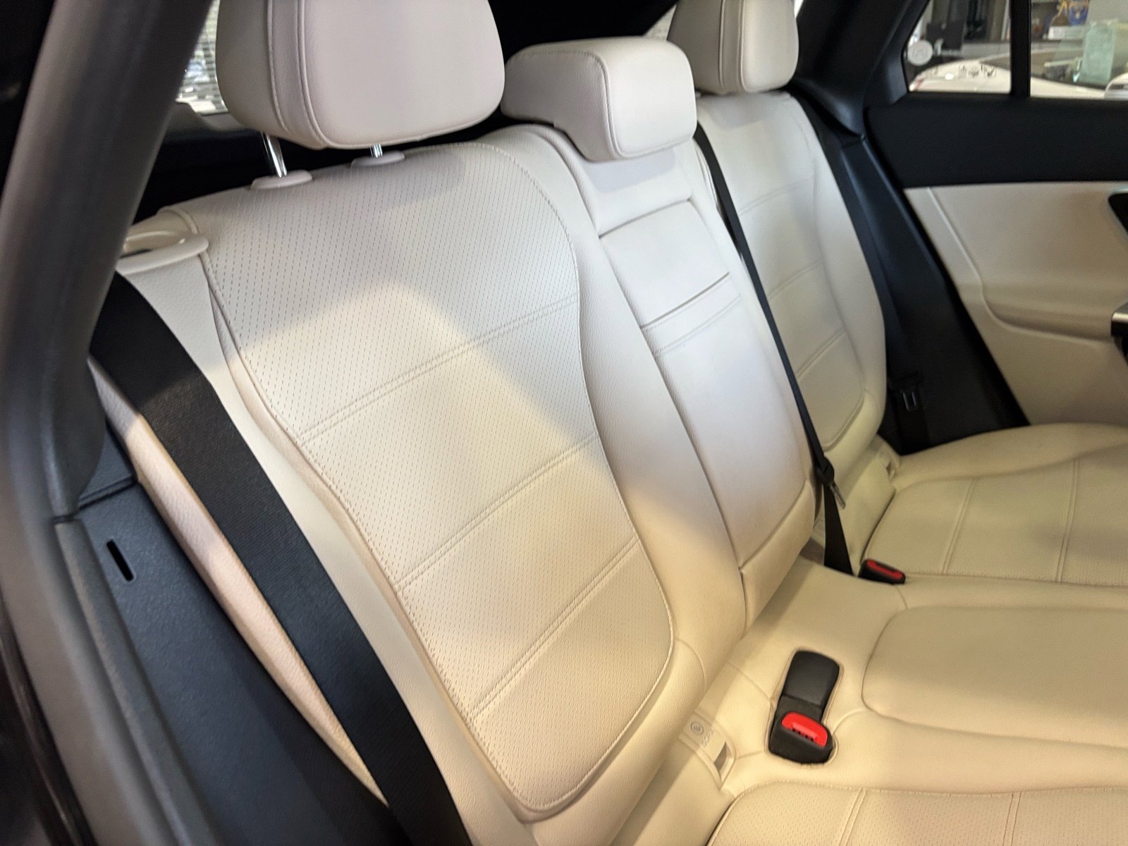 Used 2024 Mercedes-Benz GLC 300 image 18