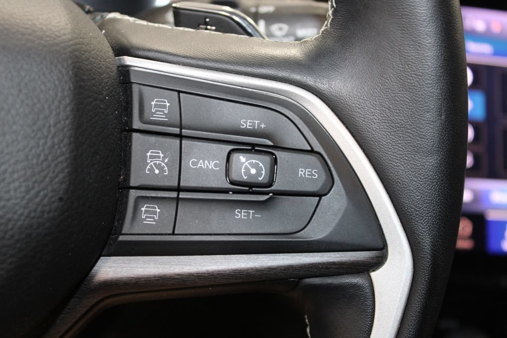 Used 2022 Jeep Grand Cherokee Limited AWD/4WD image 21