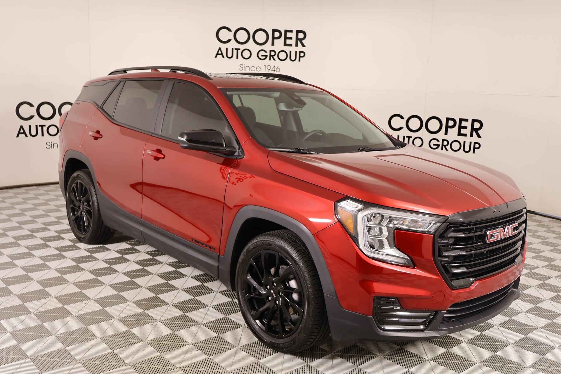 Used 2024 GMC Terrain SLE w/ Driver Convenience Package