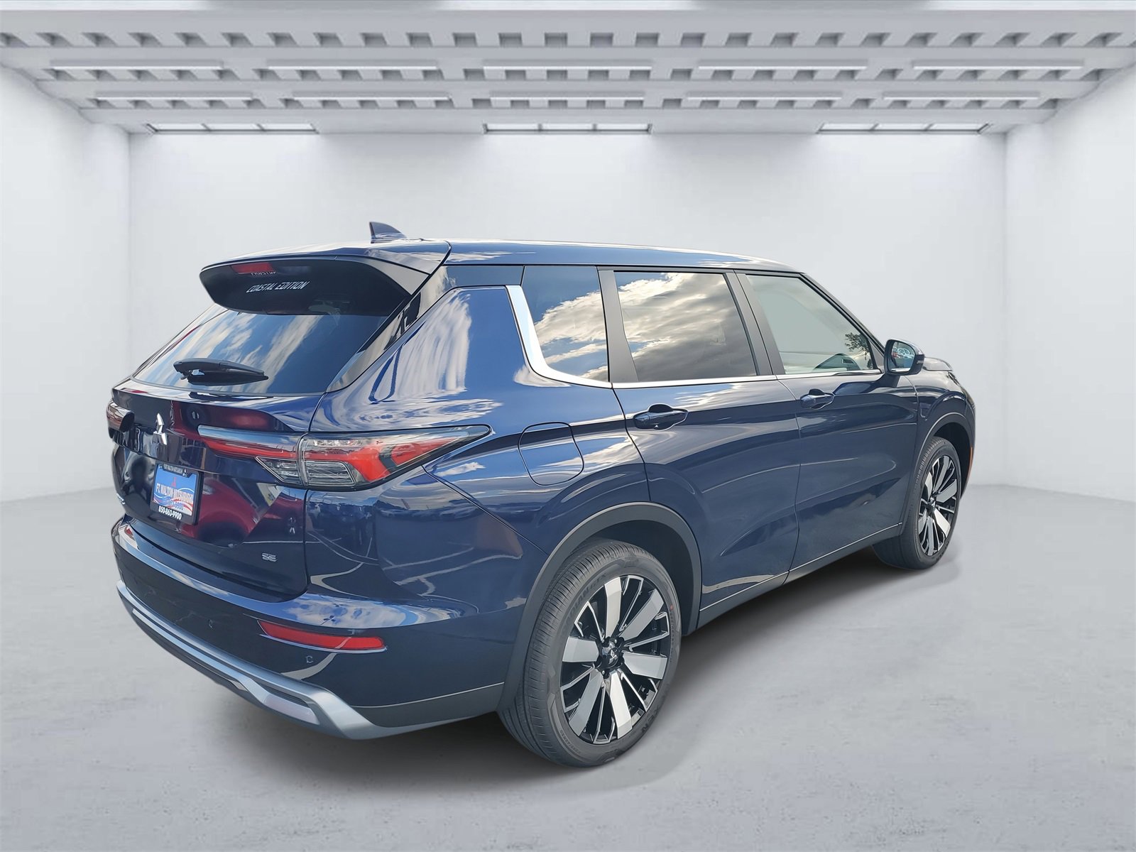 New 2025 Mitsubishi Outlander SE image 4