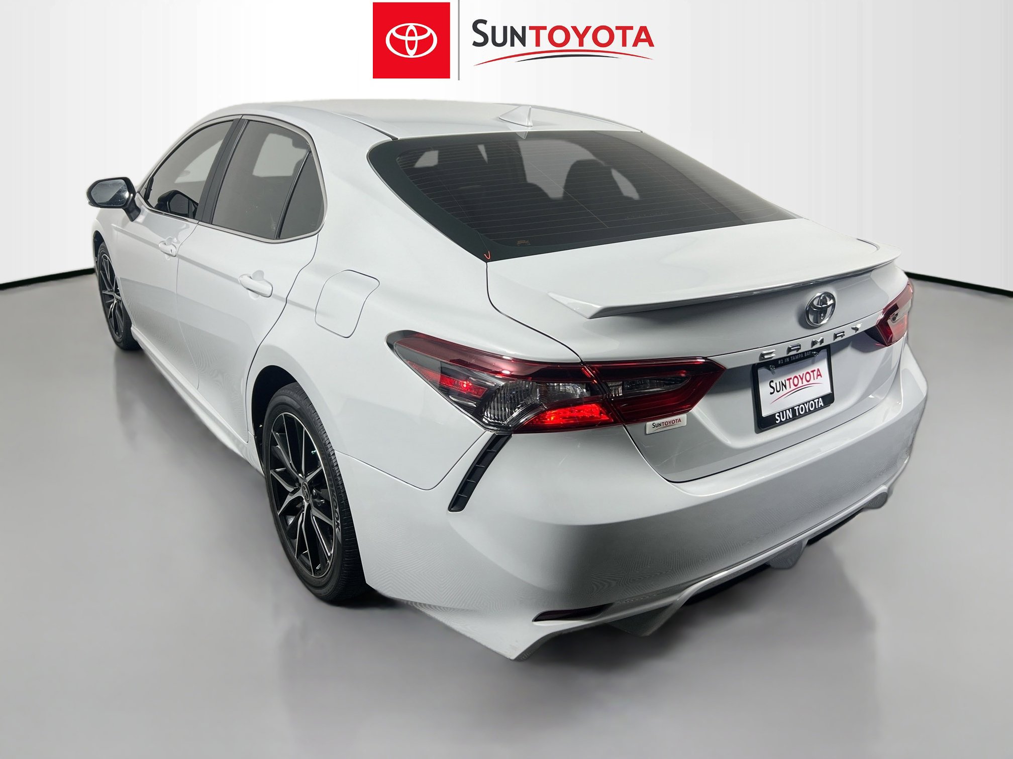 Used 2022 Toyota Camry SE image 6