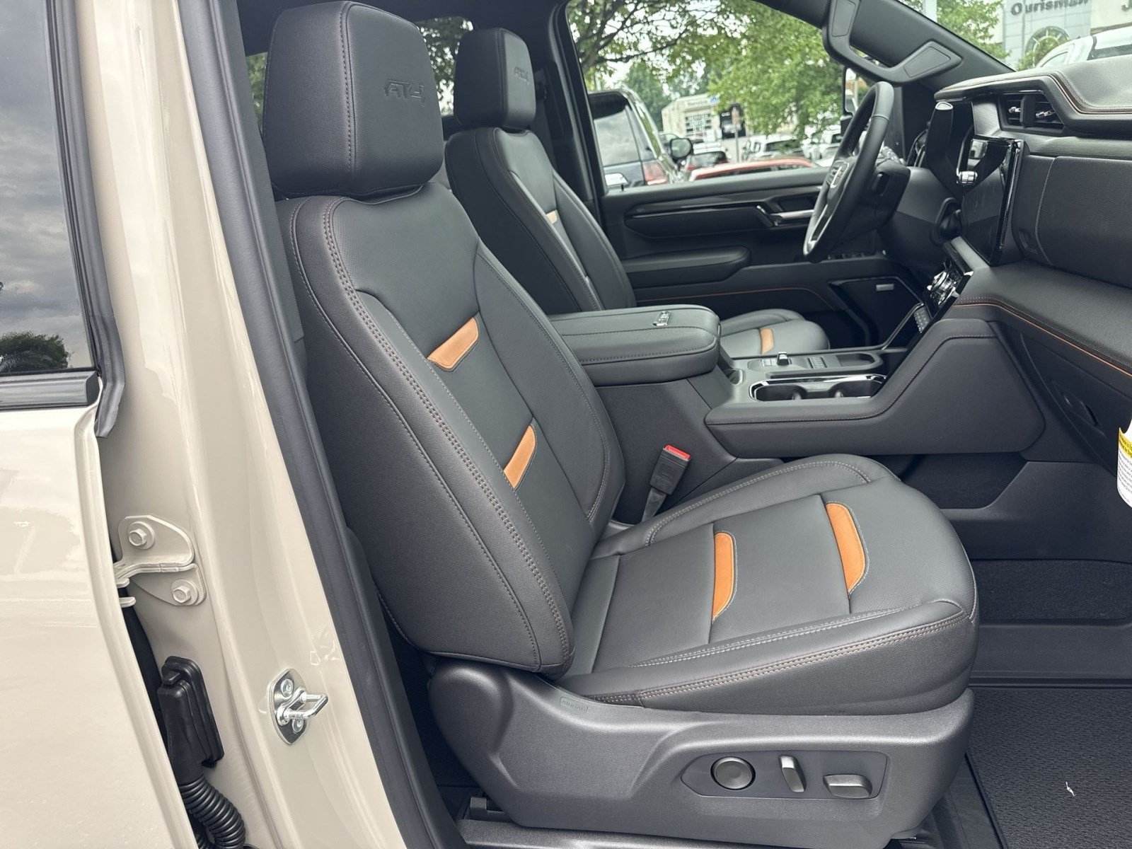 New 2026 GMC Sierra 3500 AT4 w/ AT4 Premium Plus Package AWD/4WD image 23