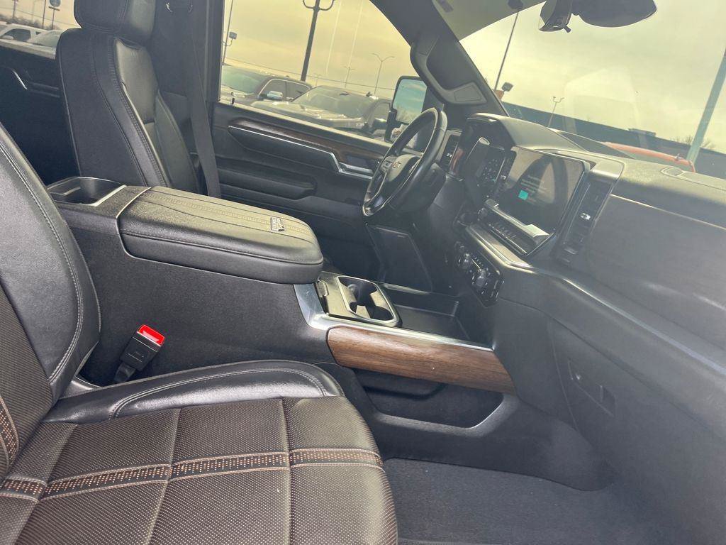 Used 2024 Chevrolet Silverado 3500 High Country w/ High Country Premium Package AWD/4WD image 32