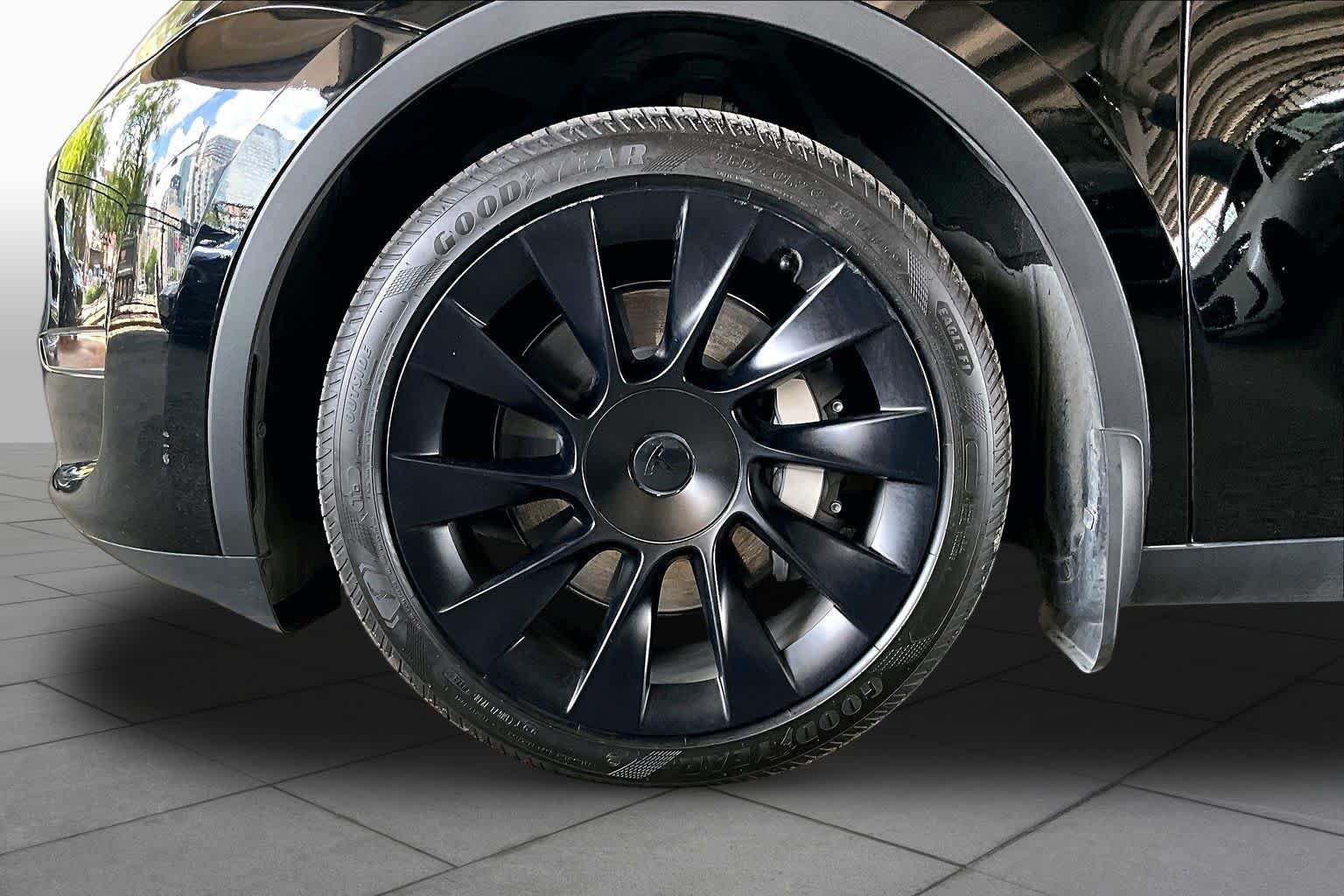 Used 2023 Tesla Model Y AWD image 9