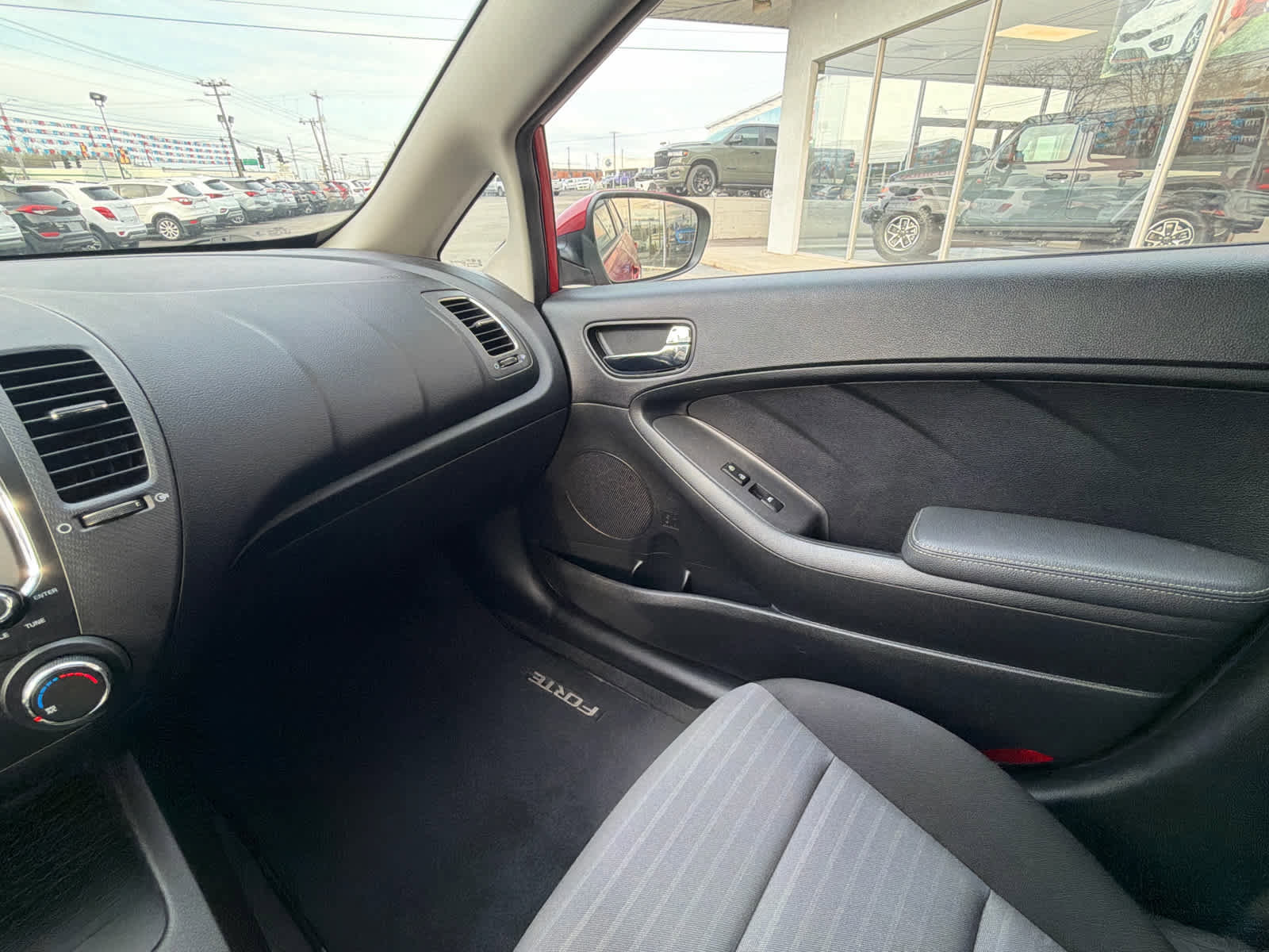 Used 2017 Kia Forte S w/ S Technology Package image 30