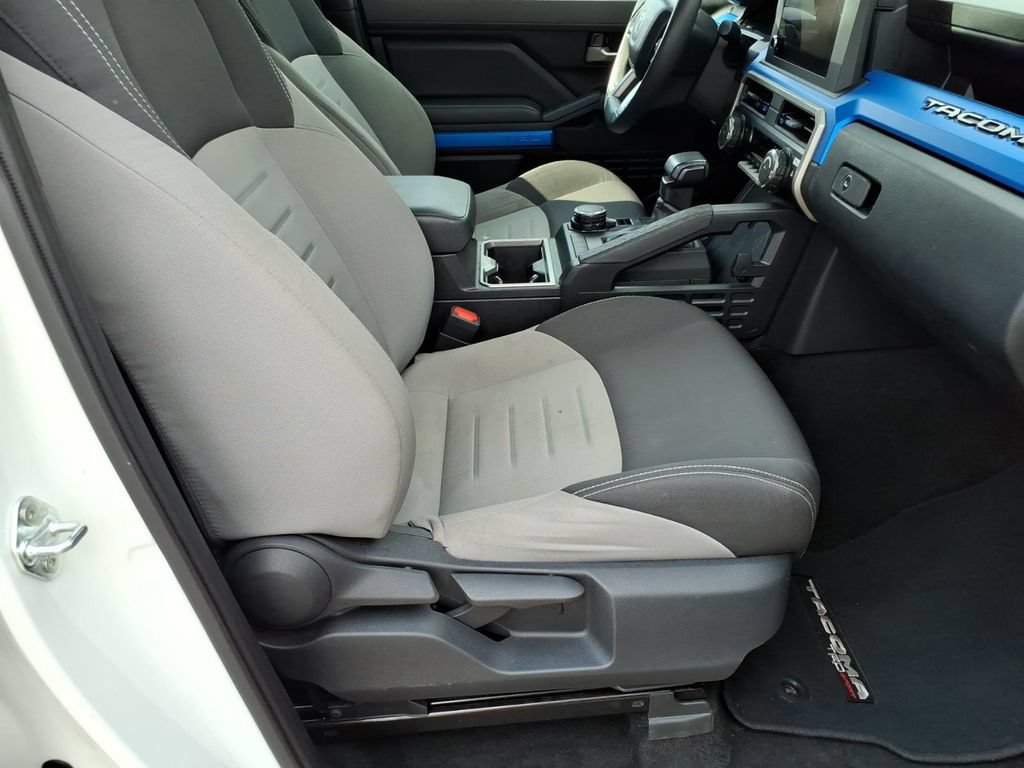 Used 2025 Toyota Tacoma TRD Sport AWD/4WD image 9